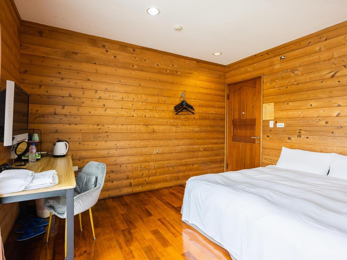 Bishui Shanju Lakeside B&B 유치 외부 사진